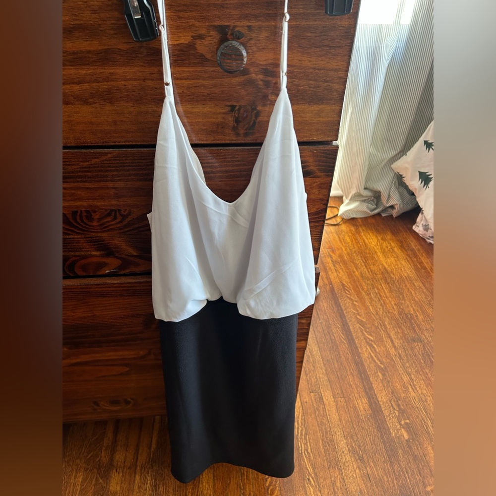 Guess white & black dress